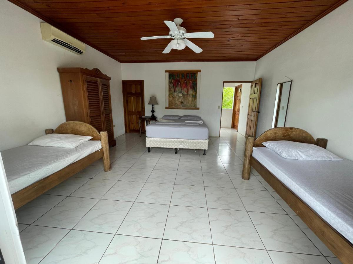 Casa Nostra Hotel Lívingston Buitenkant foto